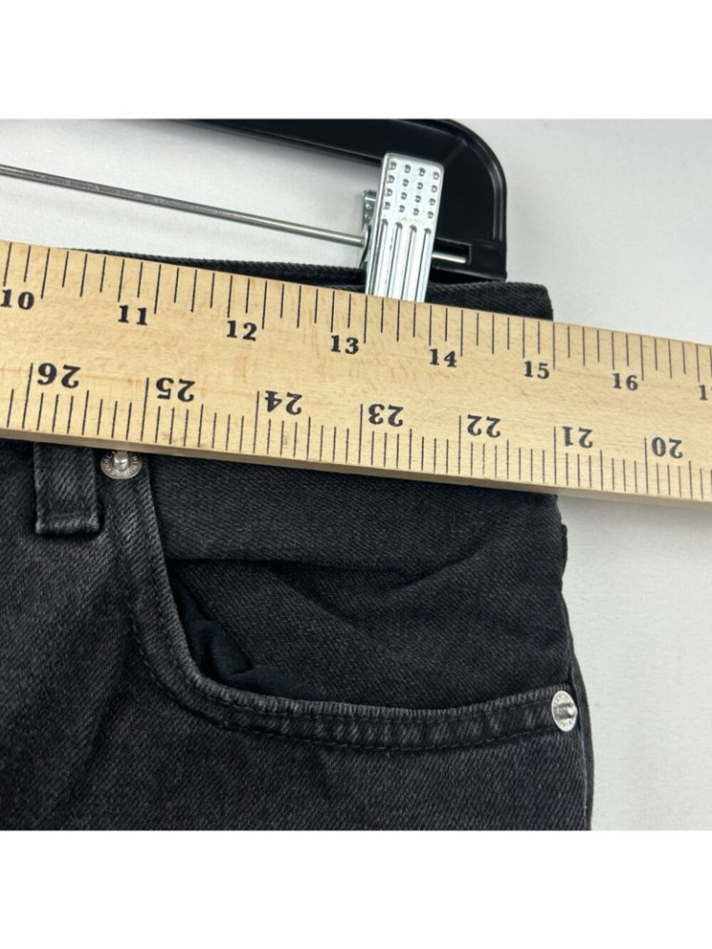 Everlane Woman's  The OG Baggy Denim Jean Short Women’s 26R Black High Rise 8” - Picture 8 of 12